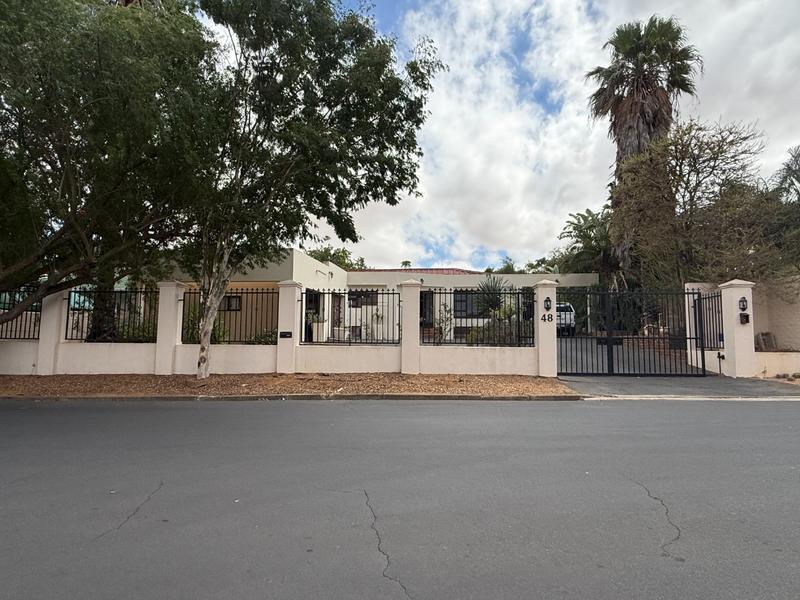 4 Bedroom Property for Sale in Bergzicht Western Cape